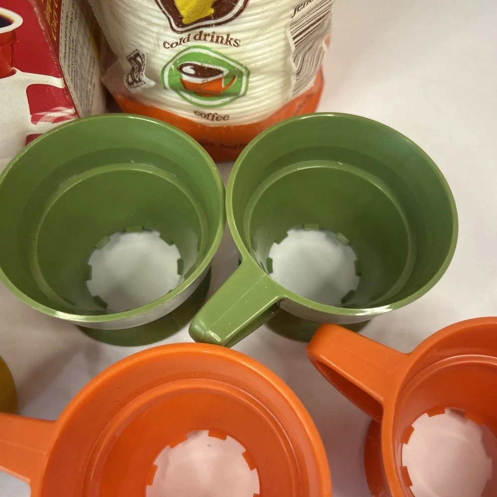 1970's SOLO COZY Cups 6 Plastic Cold/Hot Holders With Inserts Read